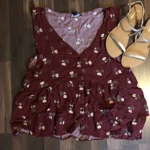 Floral button down AE top! 💐